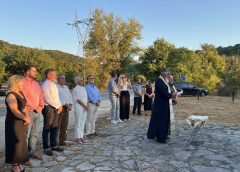 Με μια λιτή τελετή τιμήθηκε η αγρότισσα στη Δημοτική Κοινότητα Καλοχωρίου